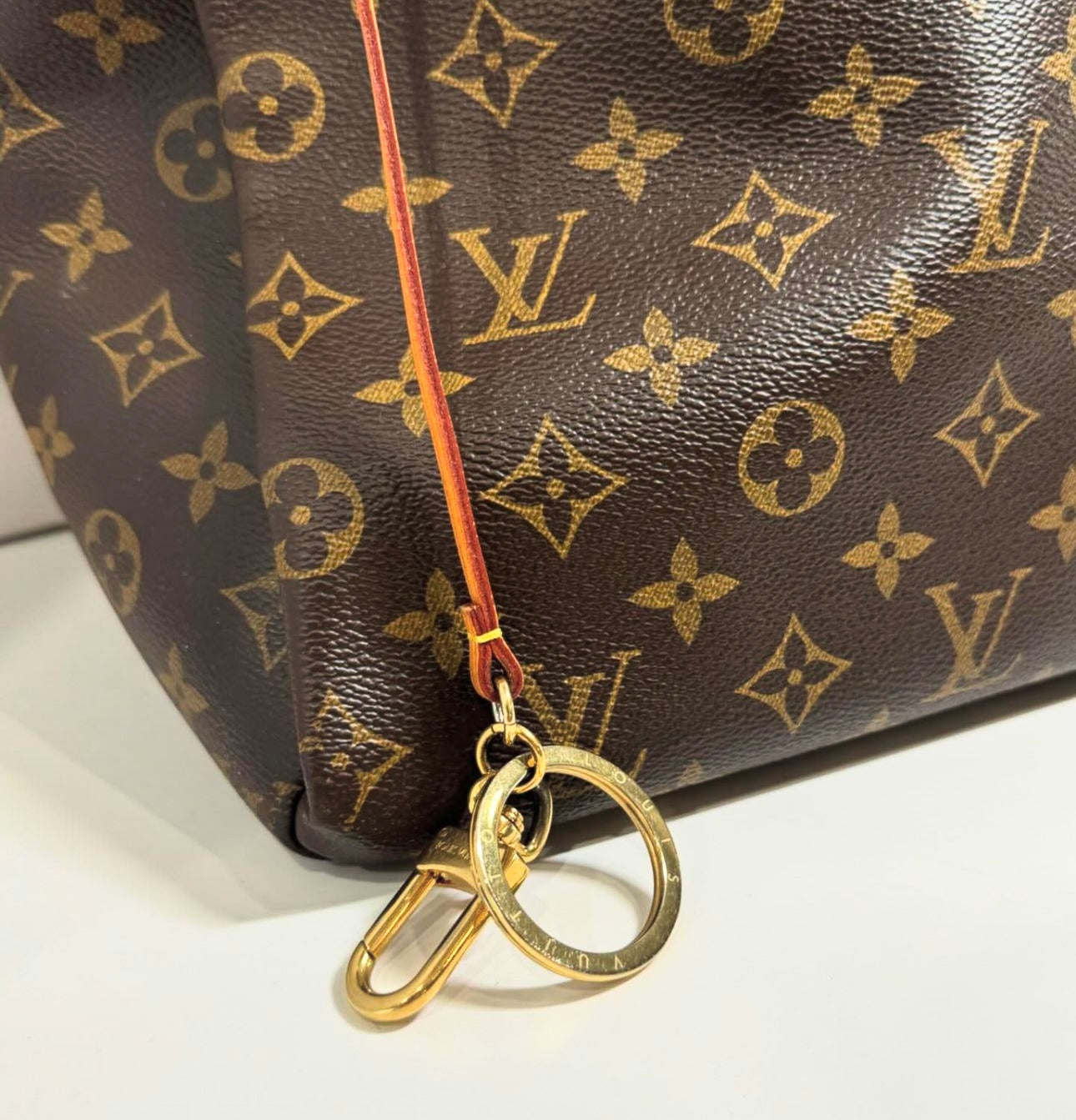 Louis Vuitton Artsy MM with Box and Dust Bag