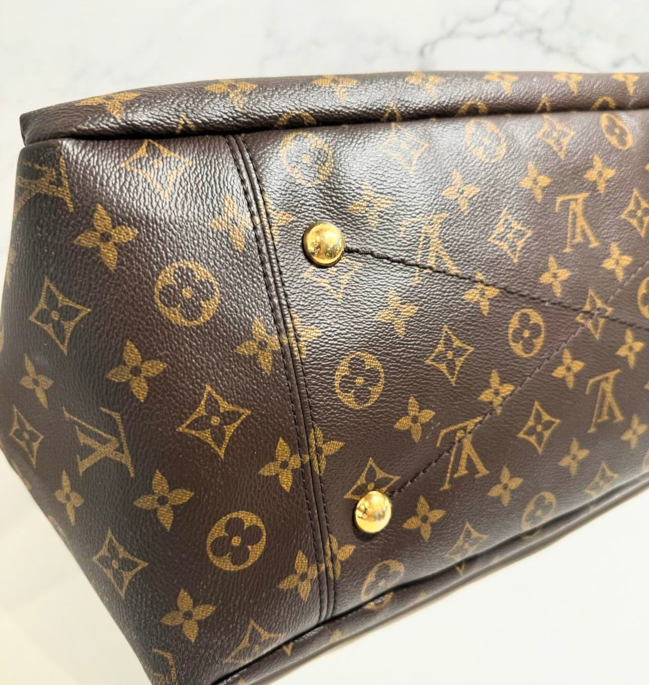 Louis Vuitton Artsy MM with Box and Dust Bag