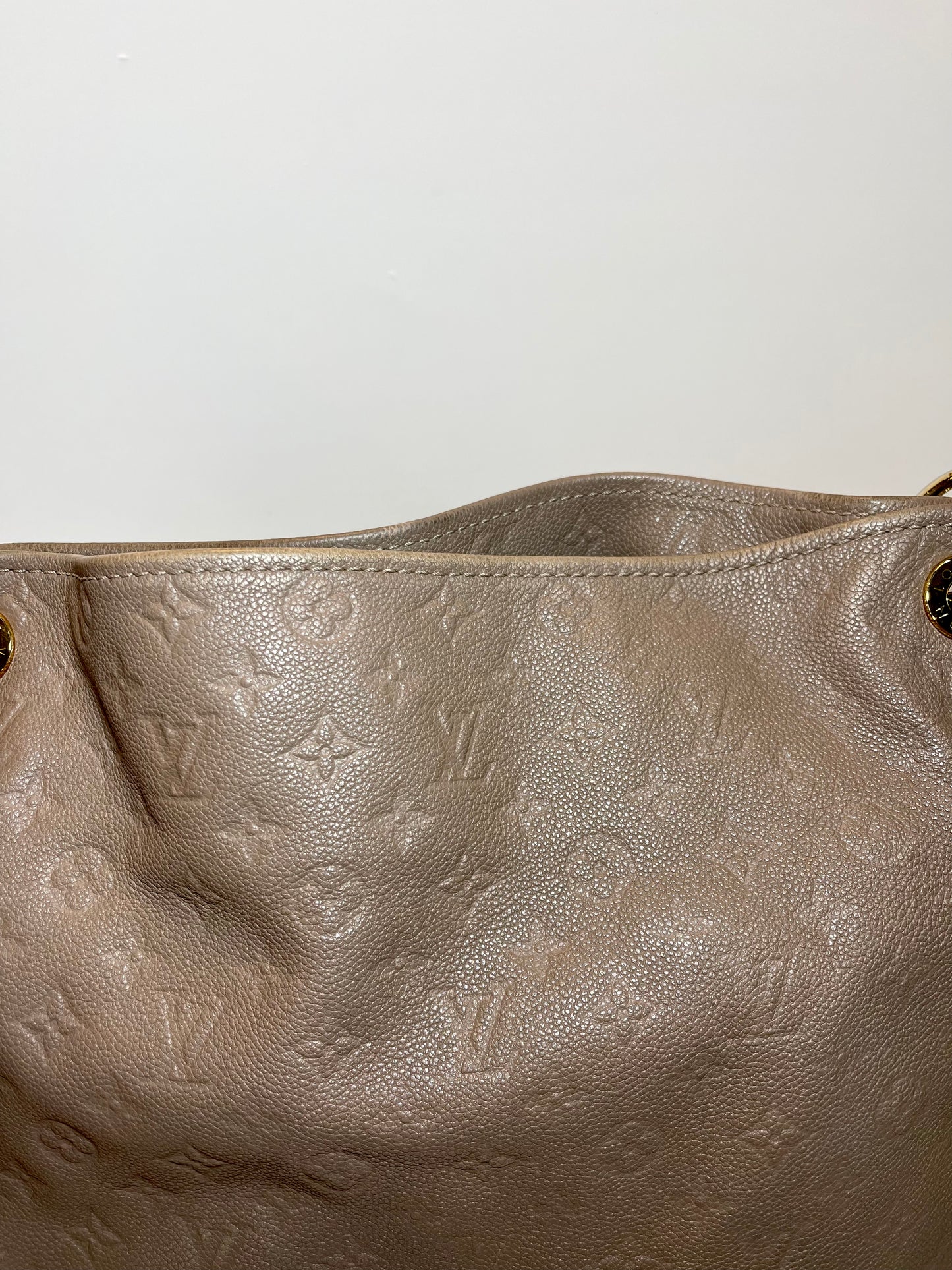 Louis Vuitton Artsy Monogram Empreinte MM in Turtledove